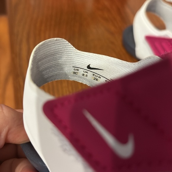 Nike toddler girl Sunray Protect 2 Sandals - Pink fuchsia
NWT and box size 9C - Picture 9 of 10